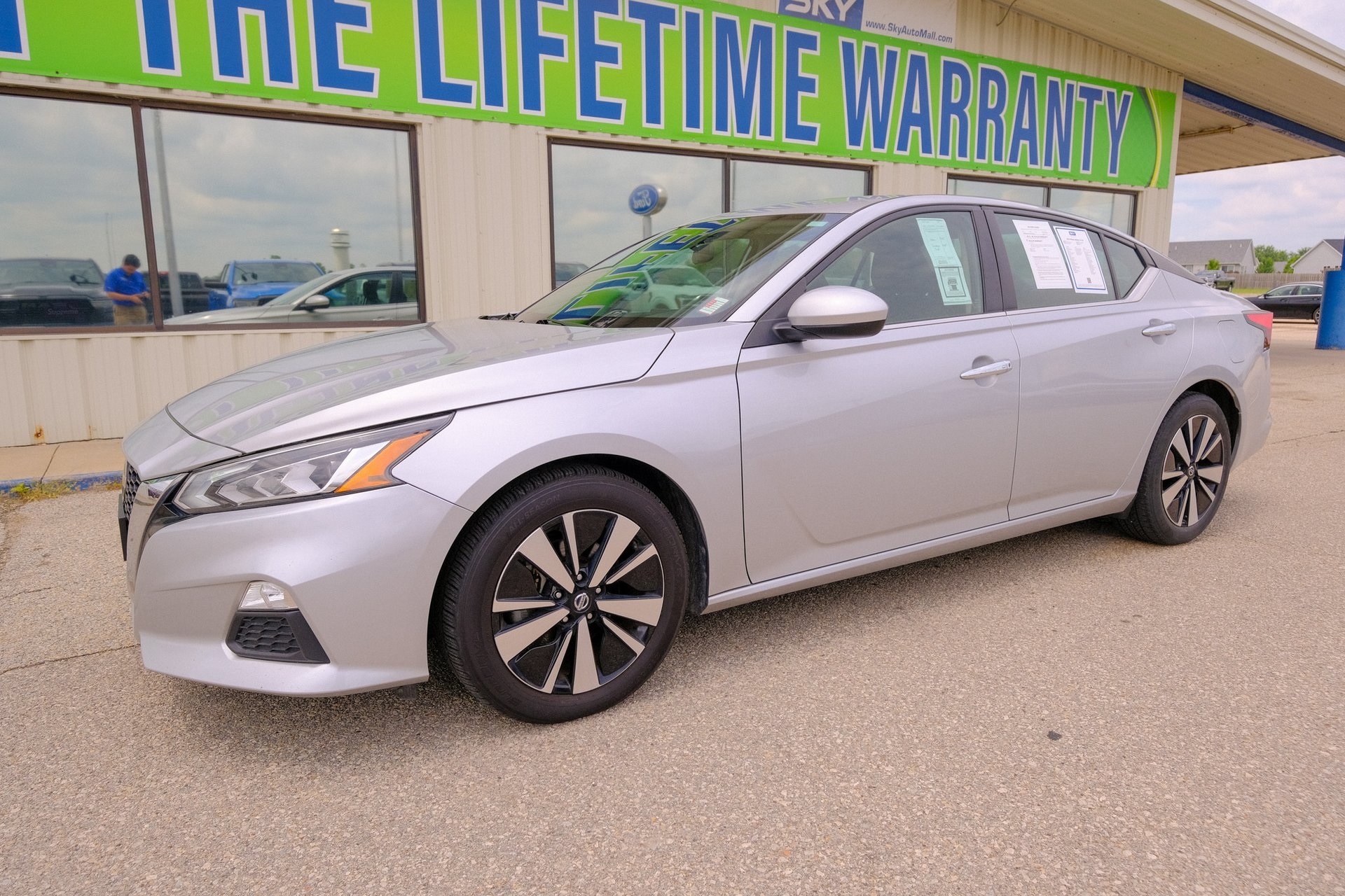 Used 2022 Nissan Altima SV with VIN 1N4BL4DV7NN402899 for sale in Center Point, IA