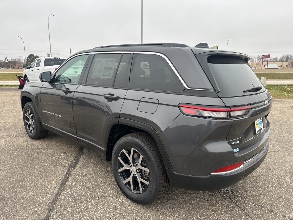 2025 Jeep Grand Cherokee Limited photo 2