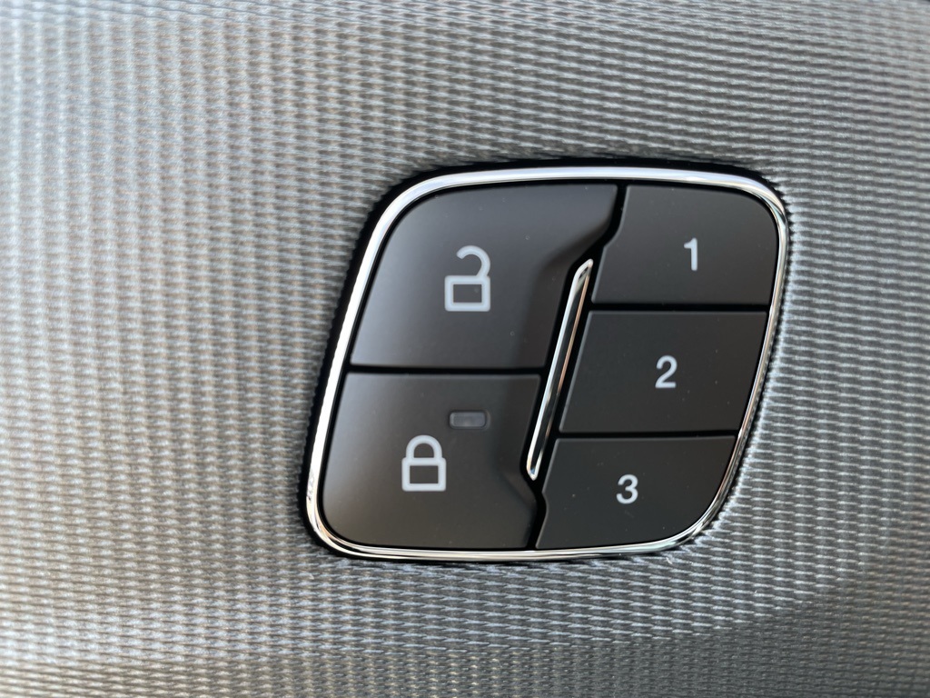 2025 Ford Explorer ST photo 15