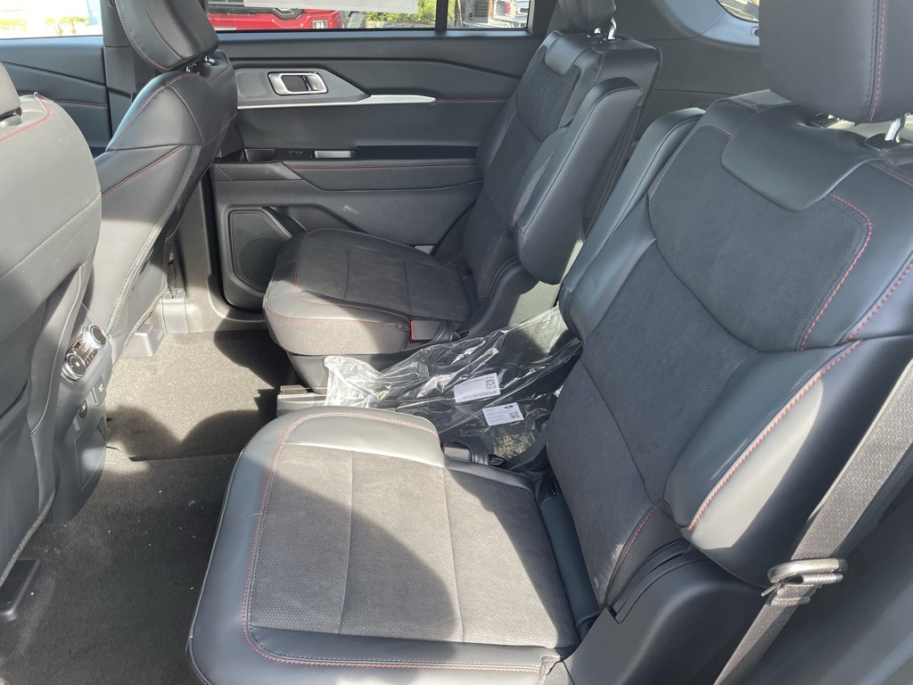 2025 Ford Explorer ST photo 17