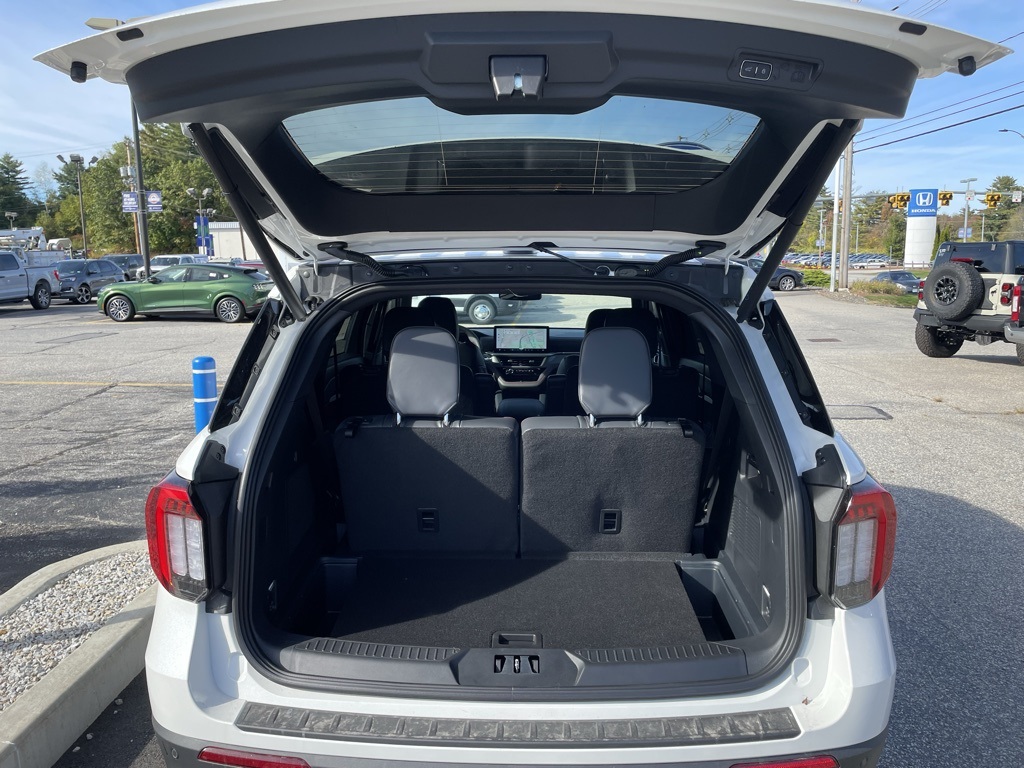2025 Ford Explorer ST photo 21