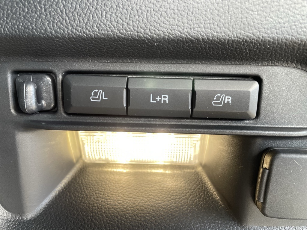 2025 Ford Explorer ST photo 22