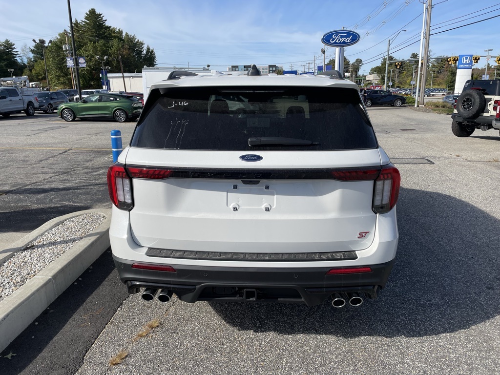 2025 Ford Explorer ST photo 2