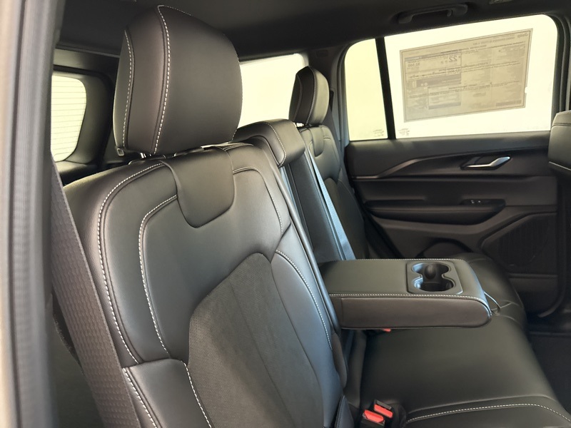 2025 Jeep Grand Cherokee Altitude X photo 12