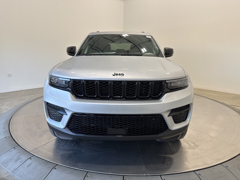 2025 Jeep Grand Cherokee Altitude X photo 2