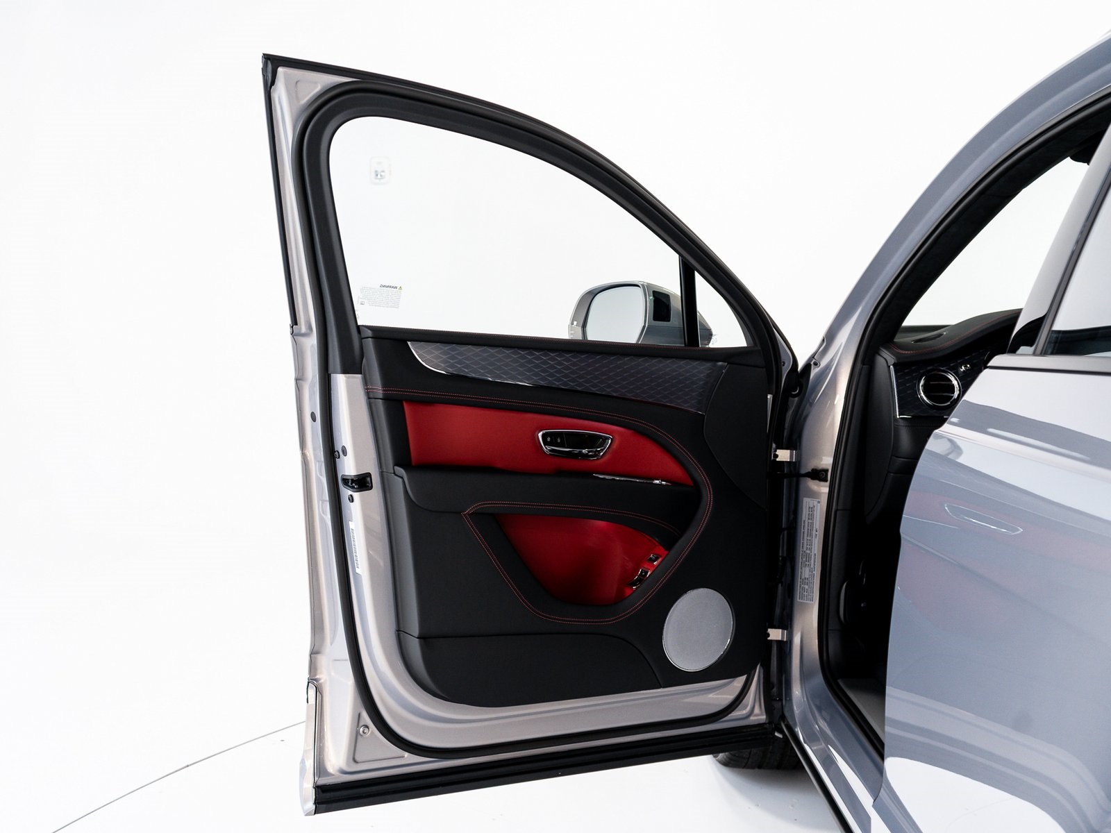 2025 Bentley Bentayga V8 photo 8