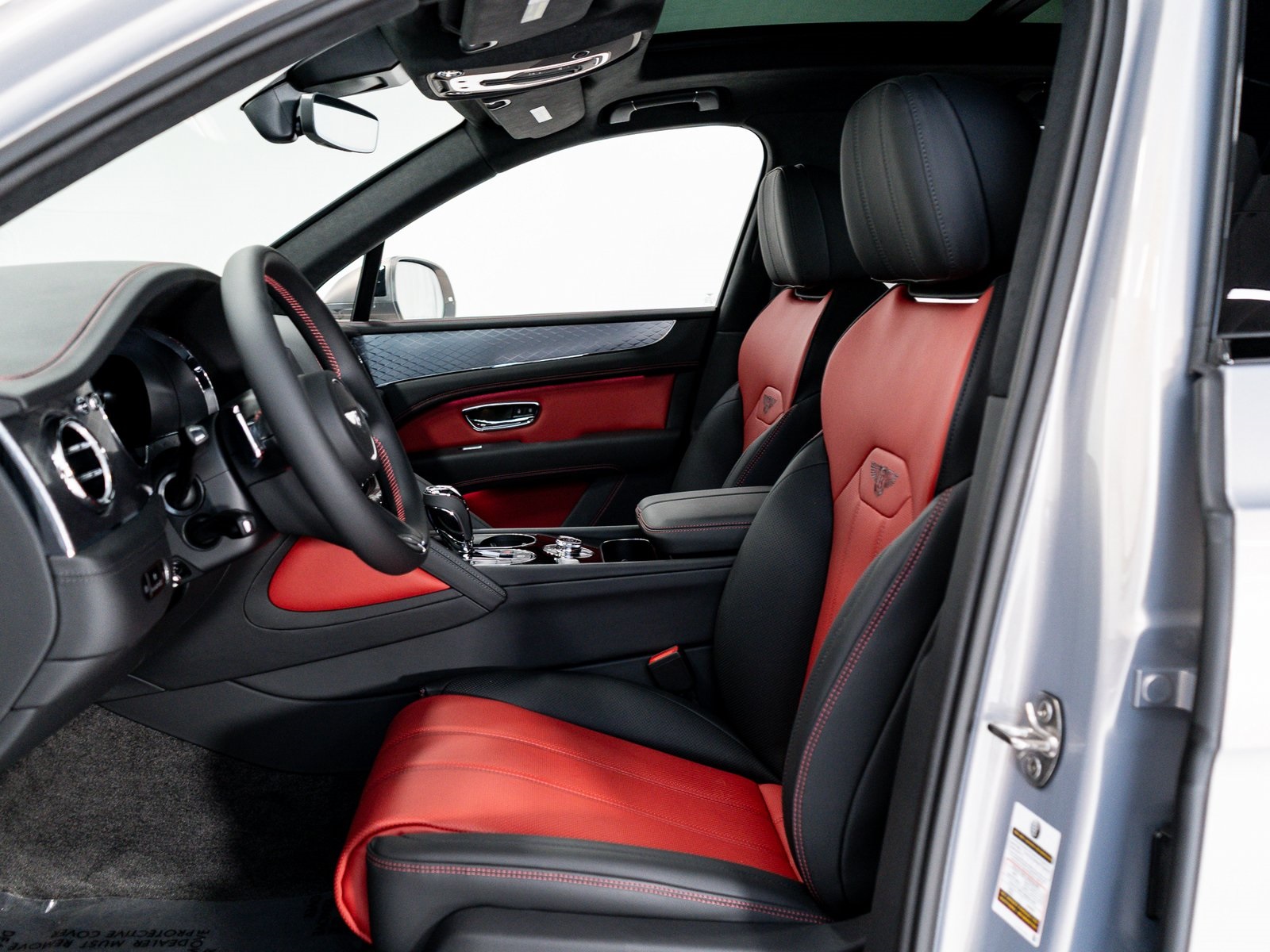 2025 Bentley Bentayga V8 photo 11