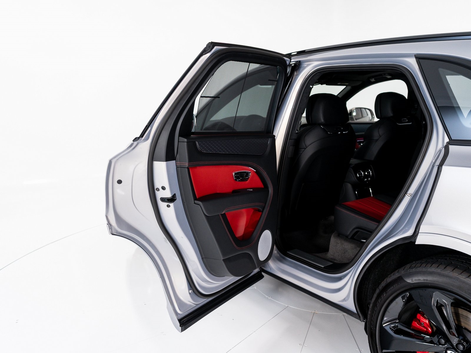 2025 Bentley Bentayga V8 photo 15