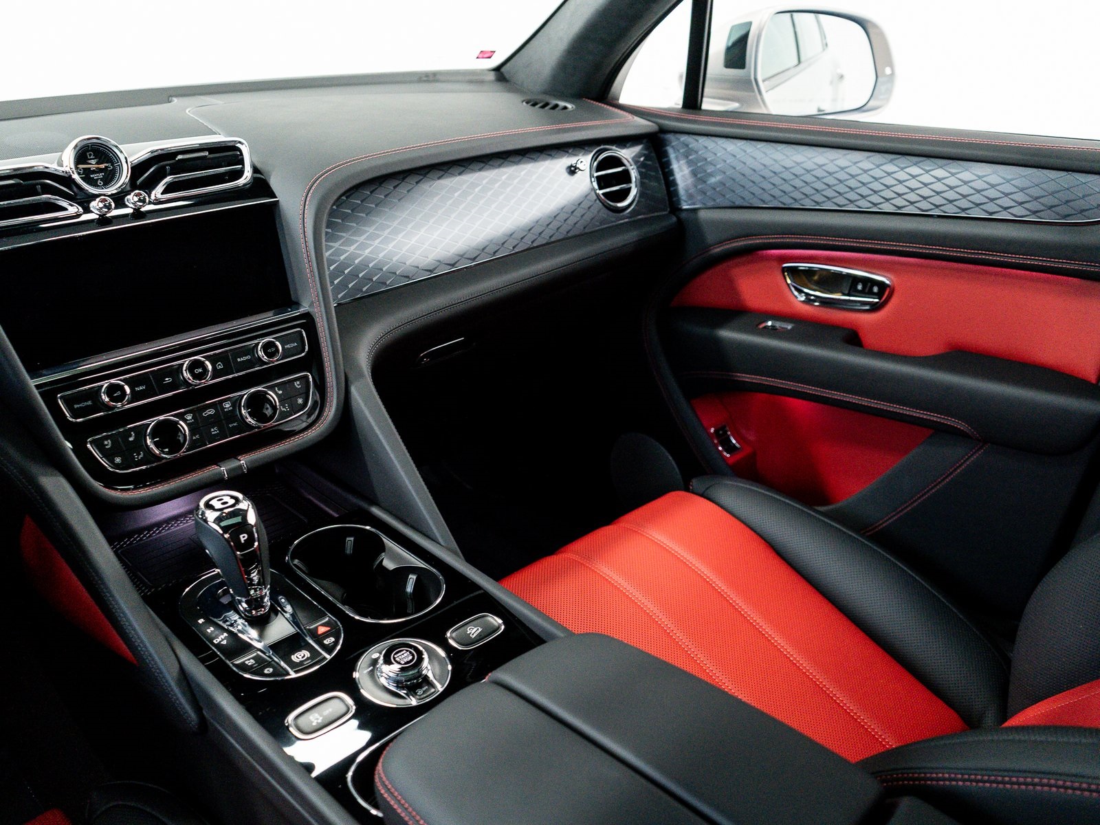 2025 Bentley Bentayga V8 photo 22