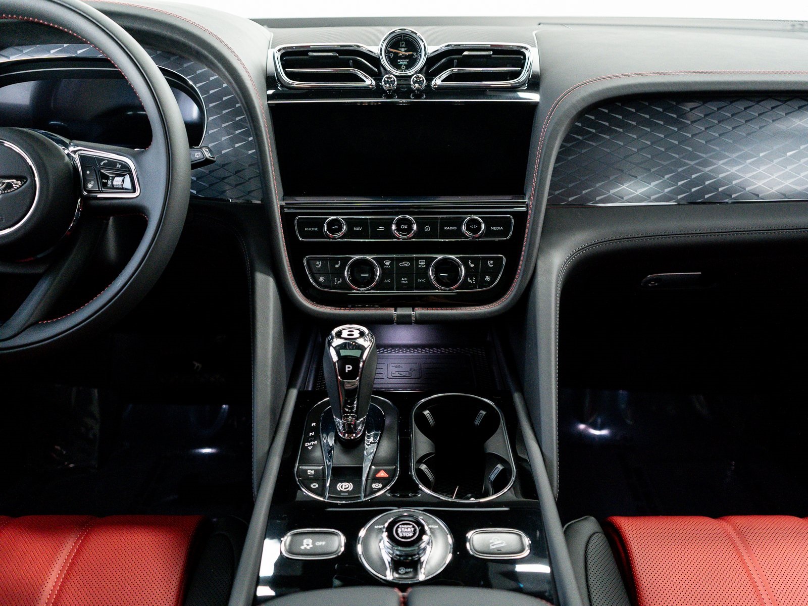 2025 Bentley Bentayga V8 photo 24