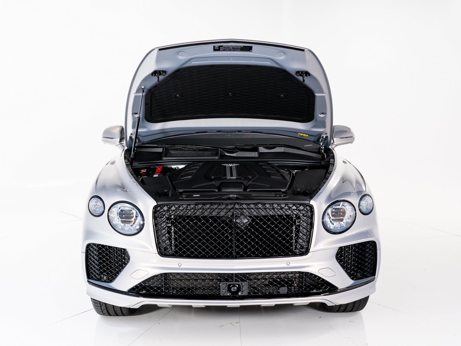2025 Bentley Bentayga V8 photo 38