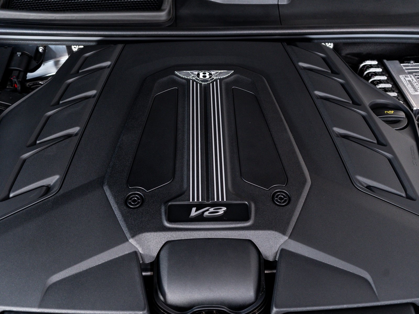 2025 Bentley Bentayga V8 photo 40