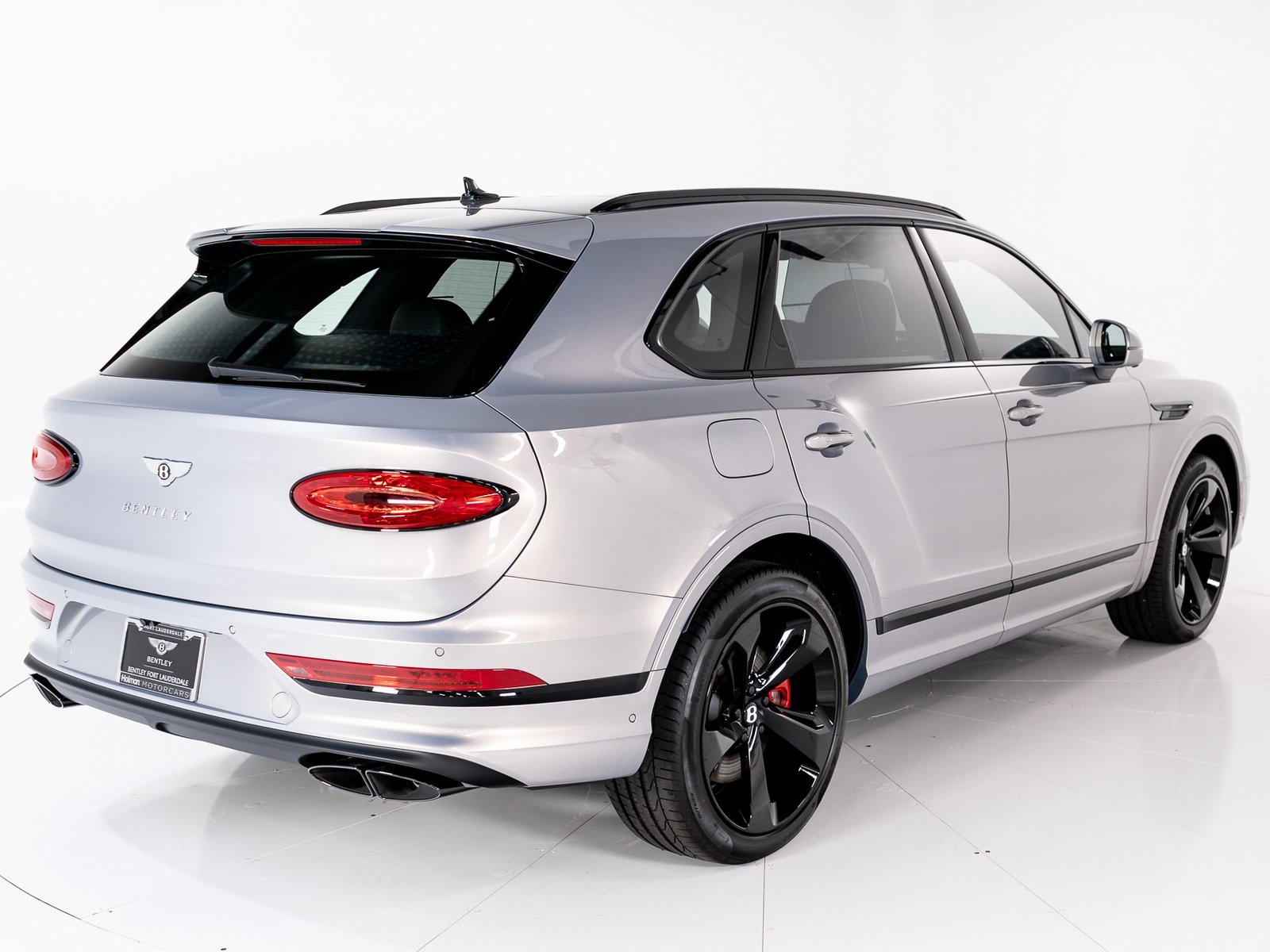 2025 Bentley Bentayga V8 photo 4
