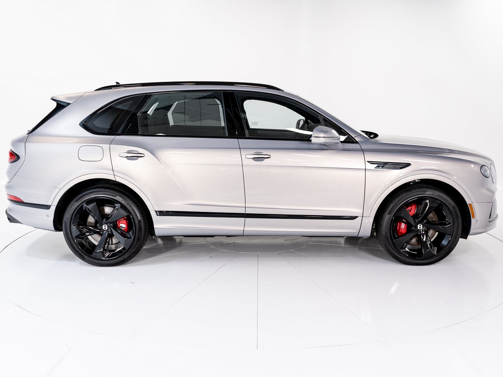 2025 Bentley Bentayga V8 photo 5