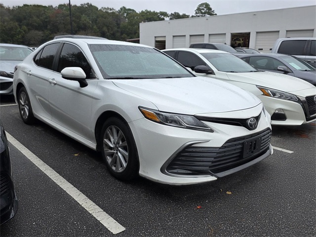 2021 Toyota Camry LE's photo