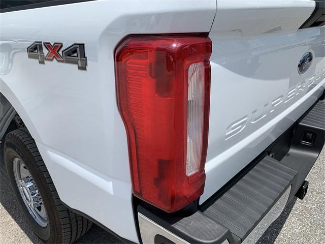2025 Oxford White Ford Super Duty F-250 SRW XL 4X4 Truck