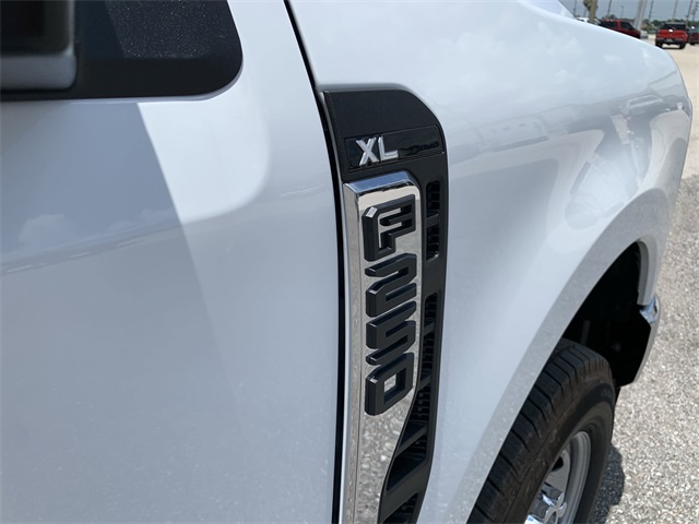 2025 Oxford White Ford Super Duty F-250 SRW XL 4X4 Truck
