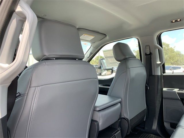 2025 Oxford White Ford Super Duty F-250 SRW XL 4X4 Truck