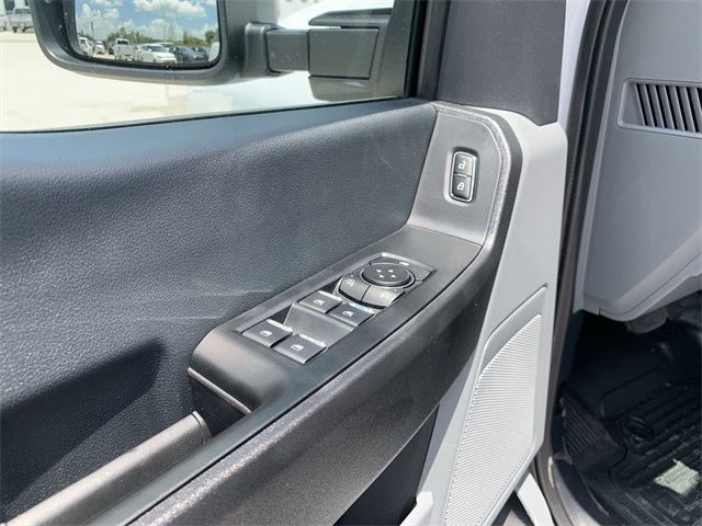 2025 Oxford White Ford Super Duty F-250 SRW XL 4X4 Truck