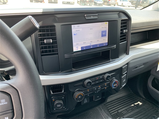 2025 Oxford White Ford Super Duty F-250 SRW XL 4X4 Truck
