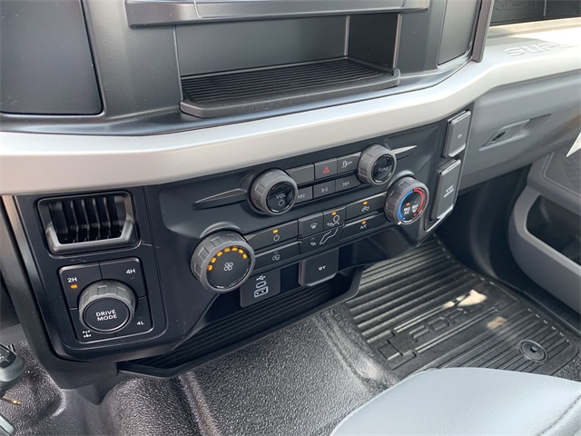 2025 Oxford White Ford Super Duty F-250 SRW XL 4X4 Truck