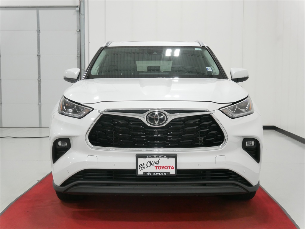 Used 2022 Toyota Highlander Limited with VIN 5TDDZRBH3NS565636 for sale in Waite Park, Minnesota