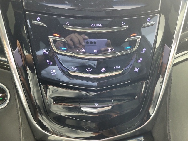 2016 Cadillac Escalade Platinum photo 21