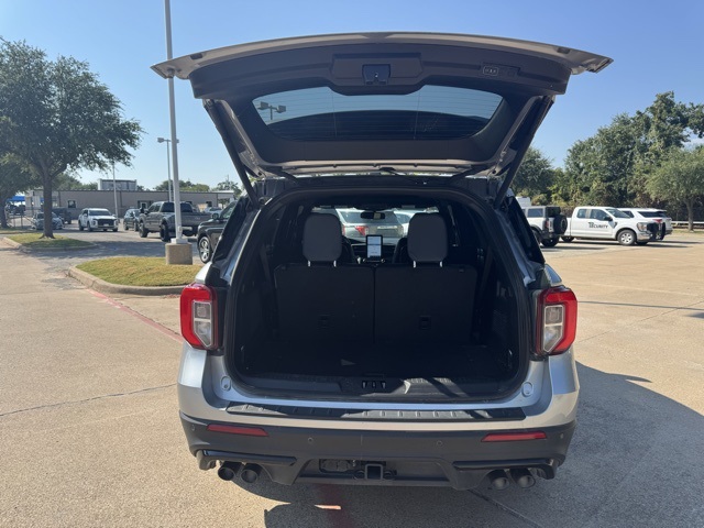 2023 Ford Explorer ST photo 3