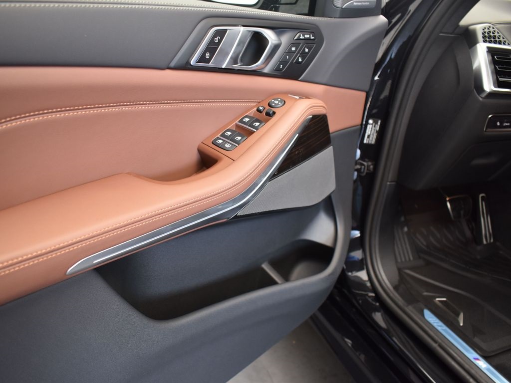 2026 Black Sapphire Metallic BMW X7 xDrive40i AWD SUV