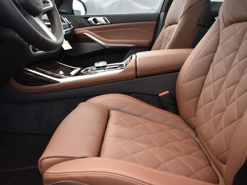 2026 Black Sapphire Metallic BMW X7 xDrive40i AWD SUV