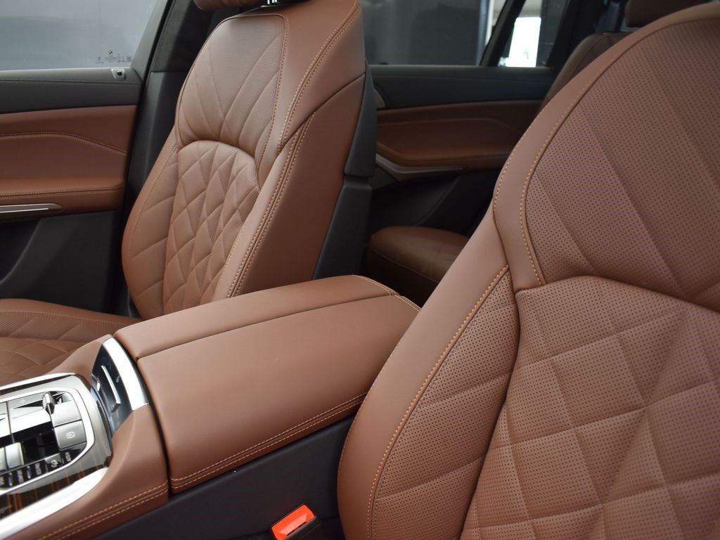 2026 Black Sapphire Metallic BMW X7 xDrive40i AWD SUV