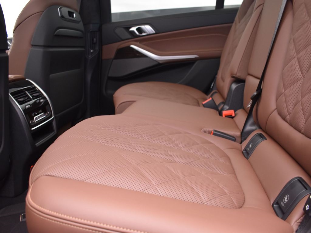 2026 Black Sapphire Metallic BMW X7 xDrive40i AWD SUV