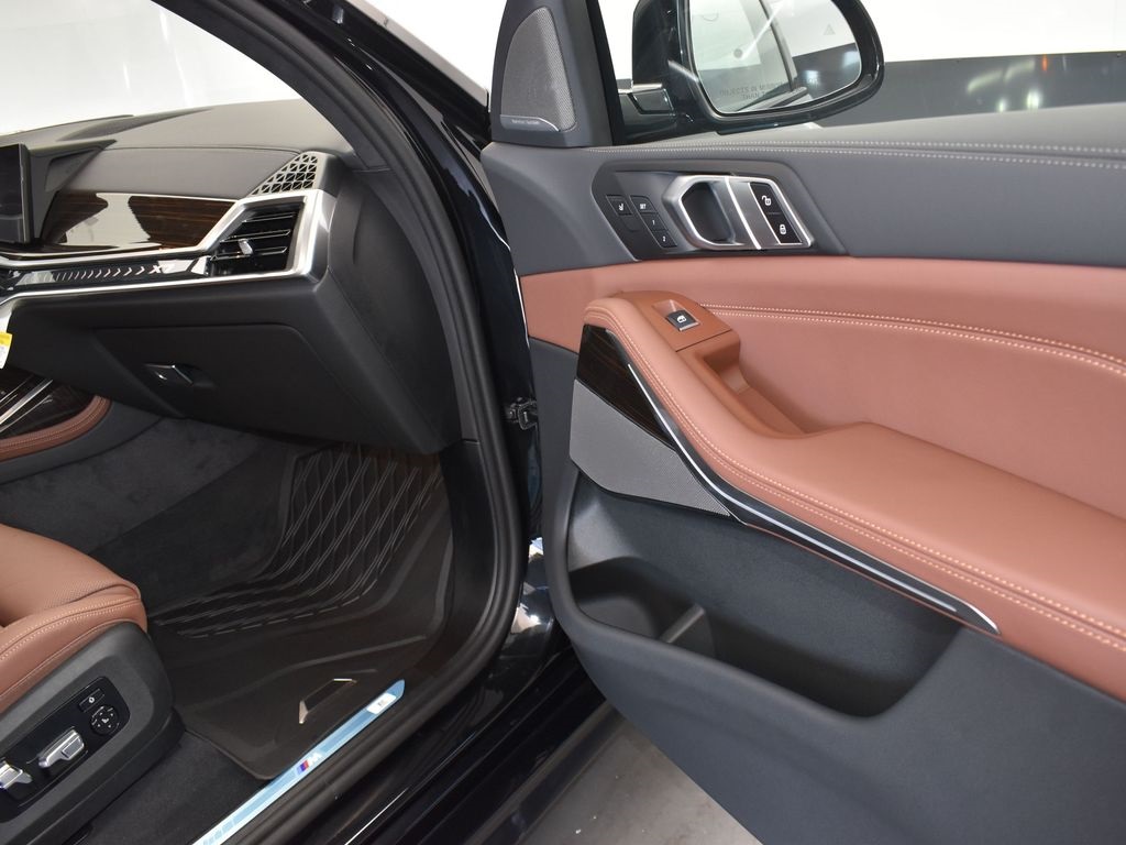 2026 Black Sapphire Metallic BMW X7 xDrive40i AWD SUV