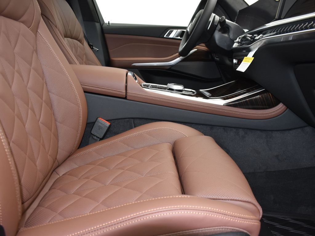 2026 Black Sapphire Metallic BMW X7 xDrive40i AWD SUV