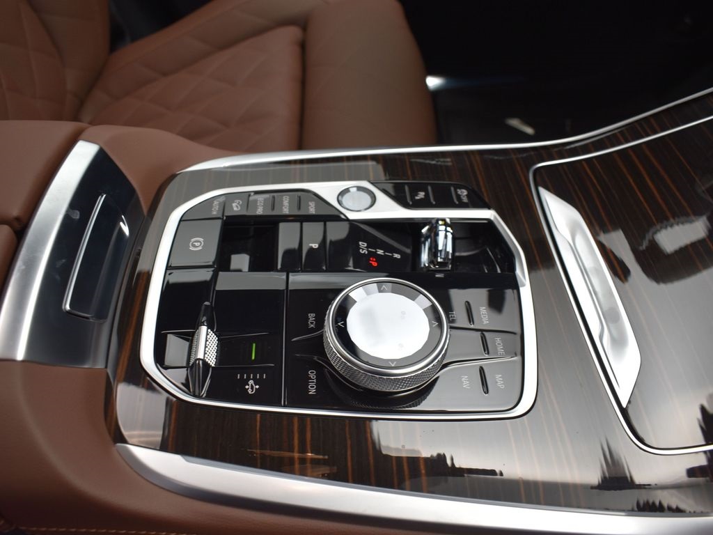 2026 Black Sapphire Metallic BMW X7 xDrive40i AWD SUV