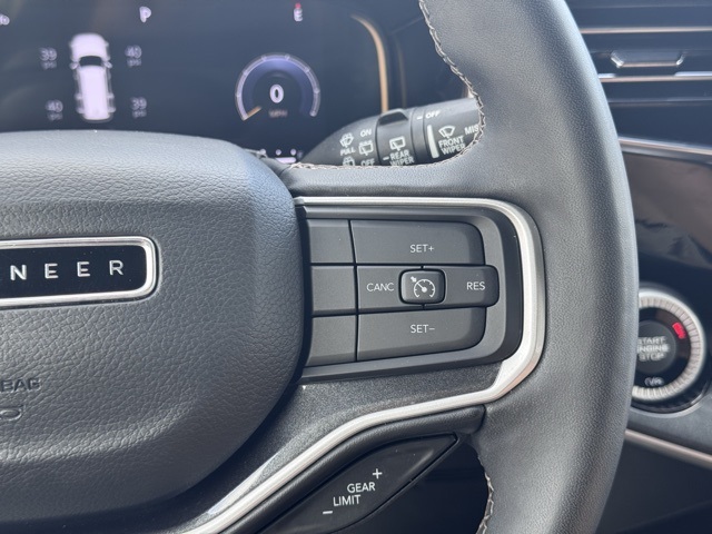 2023 Jeep Wagoneer Base