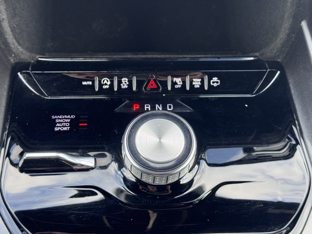 2023 Jeep Wagoneer Base