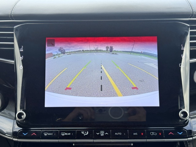2023 Jeep Wagoneer Base