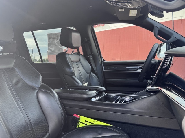 2023 Jeep Wagoneer Base