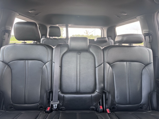2023 Jeep Wagoneer Base