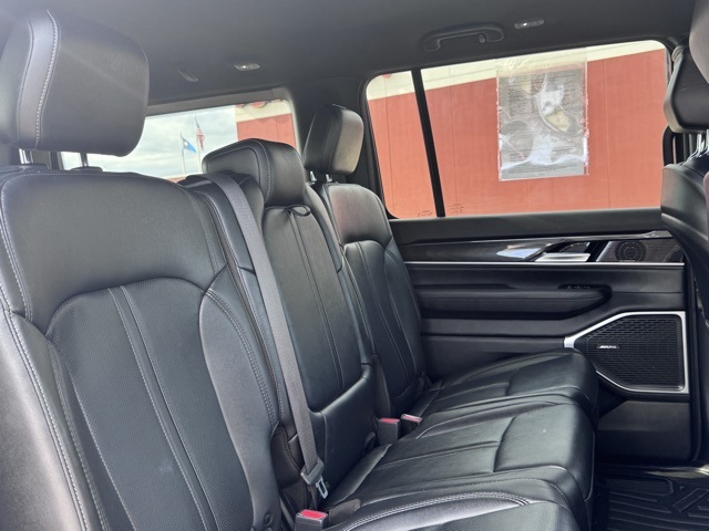 2023 Jeep Wagoneer Base