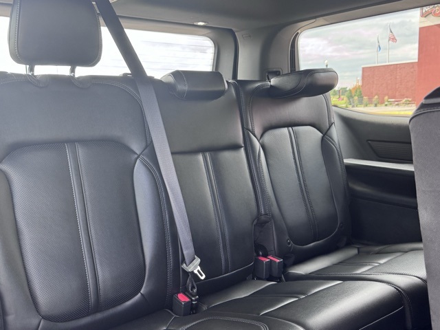 2023 Jeep Wagoneer Base