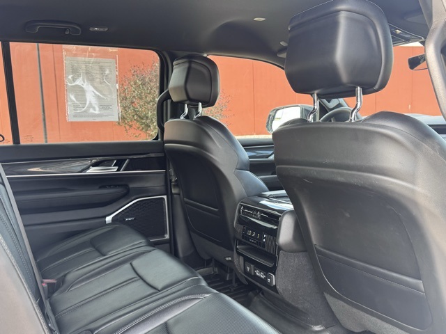 2023 Jeep Wagoneer Base
