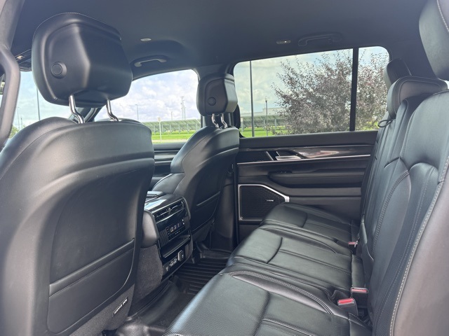 2023 Jeep Wagoneer Base