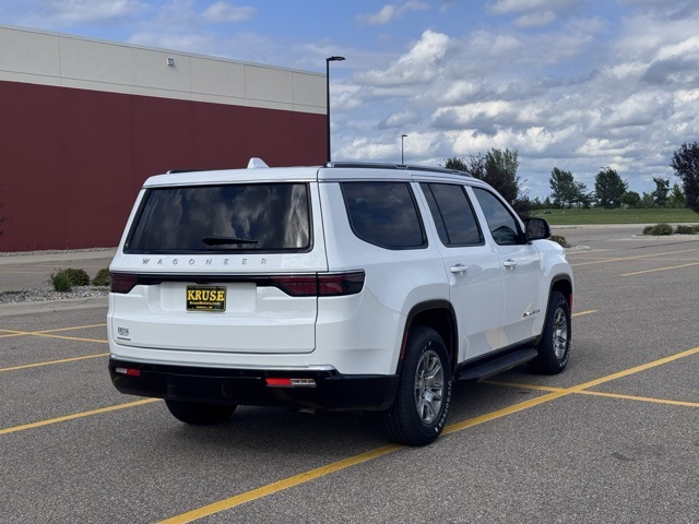 2023 Jeep Wagoneer Base
