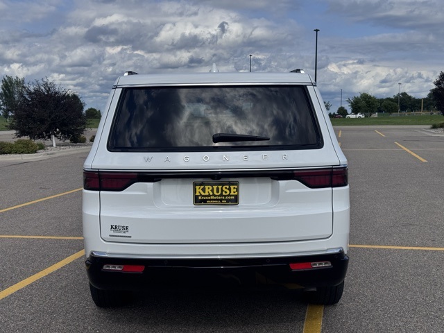2023 Jeep Wagoneer Base