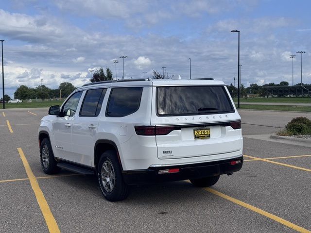 2023 Jeep Wagoneer Base
