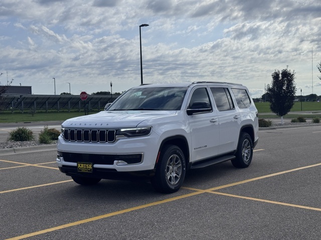 2023 Jeep Wagoneer Base