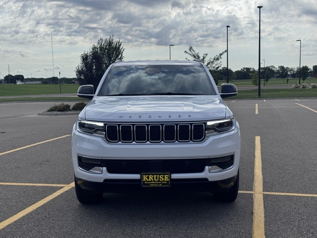 2023 Jeep Wagoneer Base