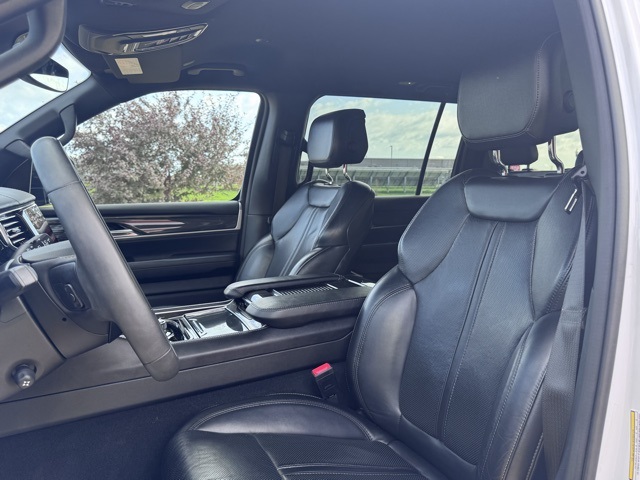 2023 Jeep Wagoneer Base